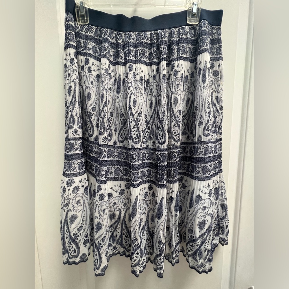 Metro Wear blue paisley print skirt